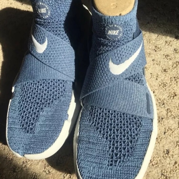 Women’s Nike Free RN Motion Flyknit 2018 - Picture 2 of 4
